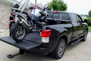  摩托车和自行车的运输